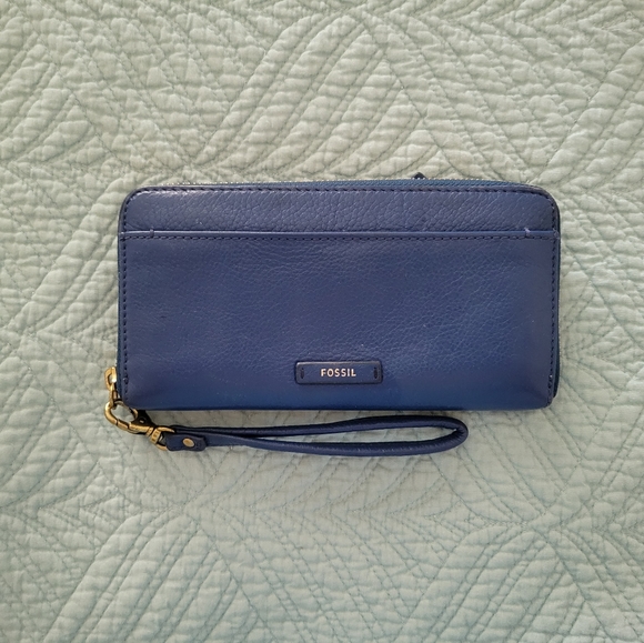 Fossil Handbags - Fossil leather clutch/wristlet